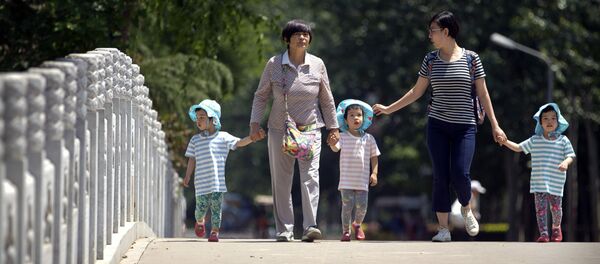 中国十三届全国人大一次会议或讨论全面放开三孩政策 - 俄罗斯卫星通讯社