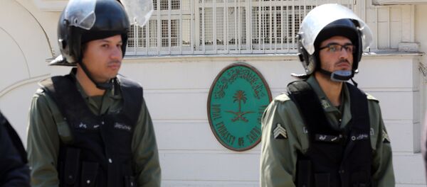 Иранские полицейские во время демонстрации в Тегеране Иранские полицейские во время демонстрации в Тегеране - 俄罗斯卫星通讯社