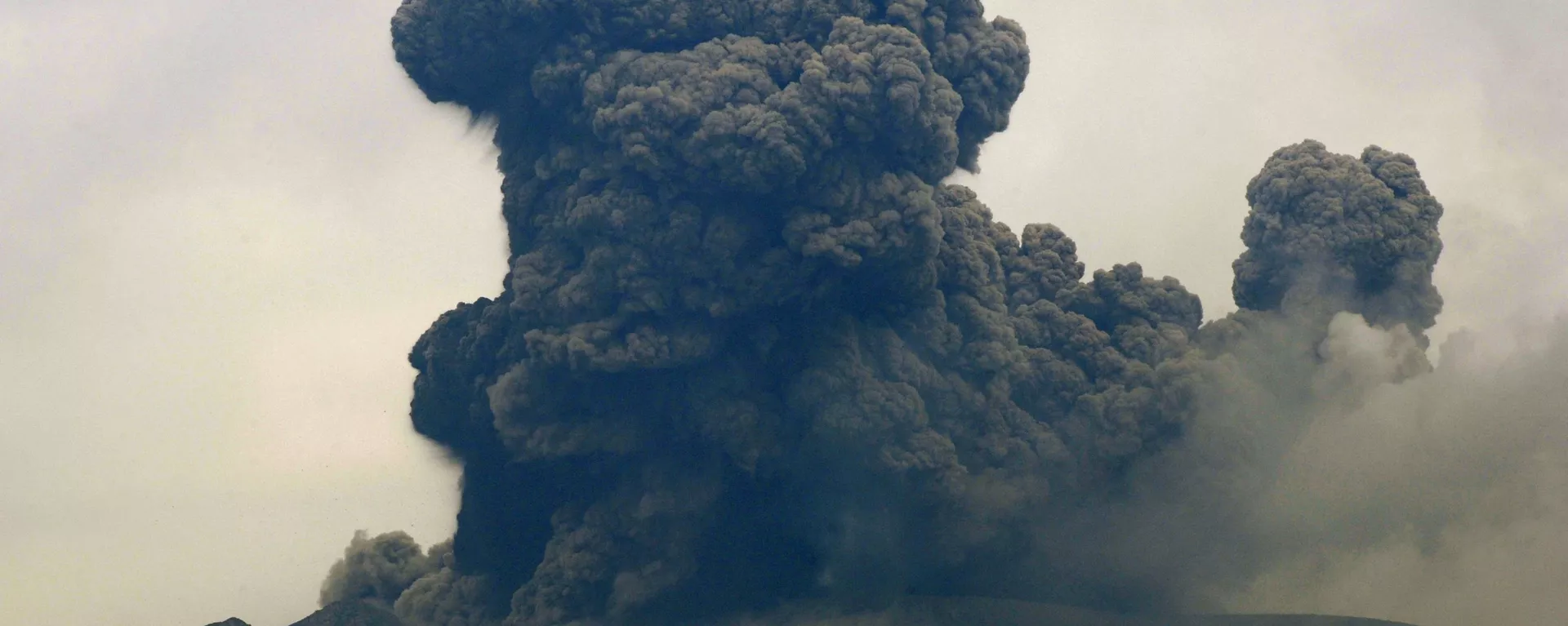 日本霧島新燃岳火山噴發 - 俄羅斯衛星通訊社, 1920, 08.07.2022