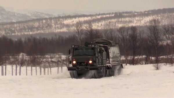 极寒中可行进的雪地车 - 俄罗斯卫星通讯社