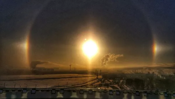聖彼得堡上空升起三個太陽 - 俄羅斯衛星通訊社