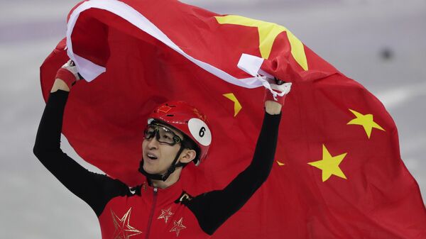 Wu Dajing of China celebrates after winning the men's 500 meters short track speedskating A final in the Gangneung Ice Arena - 俄羅斯衛星通訊社