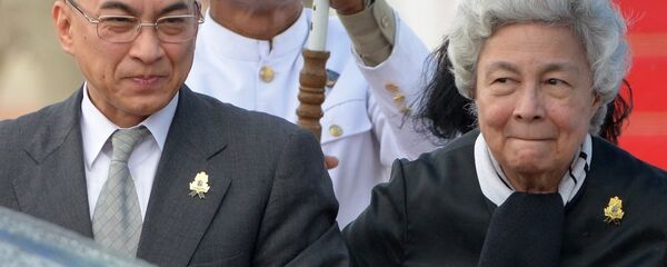 柬埔寨国王诺罗敦·西哈莫尼与他的母亲 - 俄罗斯卫星通讯社