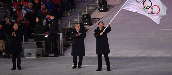 奥运旗帜在平昌奥运会闭幕式上被交给北京代表团 - 俄罗斯卫星通讯社