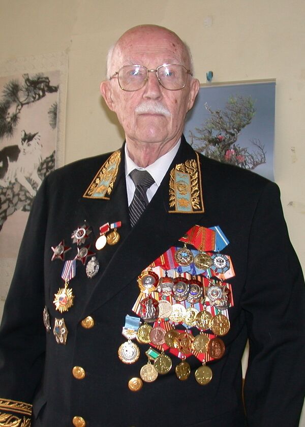 謝爾蓋·齊赫文斯基身著外交官服 謝爾蓋·齊赫文斯基身著外交官服 - 俄羅斯衛星通訊社