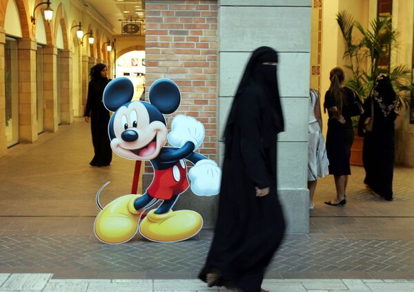 鮮花版世界最高米老鼠現身迪拜用 - 俄羅斯衛星通訊社