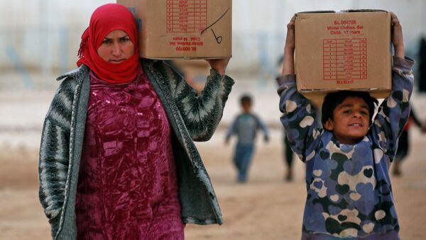俄軍人在敘利亞哈塞克省一鎮分發食品並提供醫療幫助 - 俄羅斯衛星通訊社