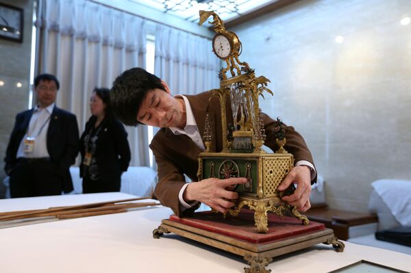 古董钟和风扇 古董钟和风扇 - 俄罗斯卫星通讯社