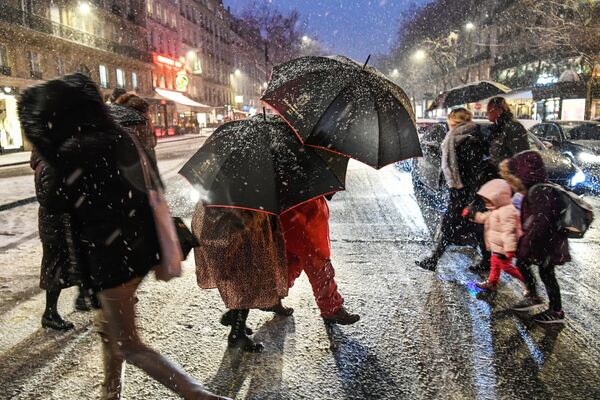 巴黎降雪。 - 俄罗斯卫星通讯社