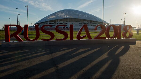 Инсталляция Russia 2018 у стадиона Фишт в Олимпийским парке в Сочи - 俄罗斯卫星通讯社
