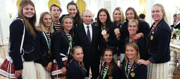 普京：将继续向俄运动员提供法律援助 反兴奋剂的斗争也将继续下去 - 俄罗斯卫星通讯社