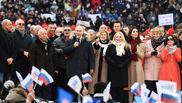 普京现身卢日尼基体育场 参加声援其竞选总统的集会 - 俄罗斯卫星通讯社