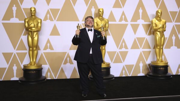 吉爾莫·德爾·托羅榮獲奧斯卡最佳導演獎 - 俄羅斯衛星通訊社