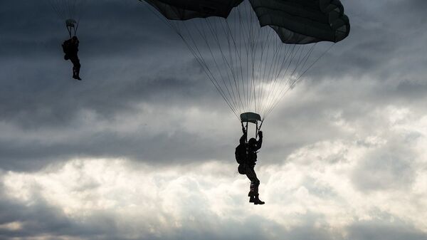 内载乘员的战车伞降系统将于2018年列装俄空降兵 - 俄罗斯卫星通讯社
