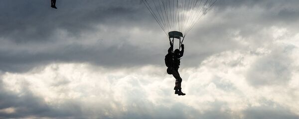 内载乘员的战车伞降系统将于2018年列装俄空降兵 - 俄罗斯卫星通讯社