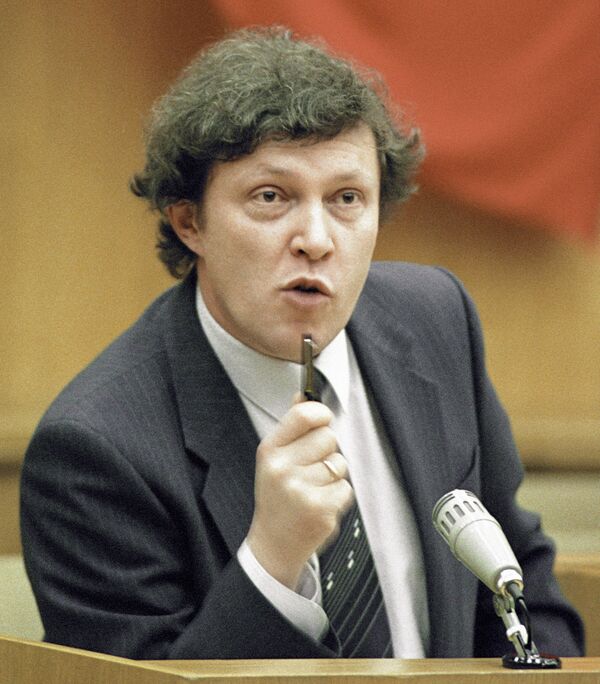1990年，亞夫林斯基被任命為俄羅斯聯邦部長會議副主席和國家經濟改革委員會主席。 - 俄羅斯衛星通訊社