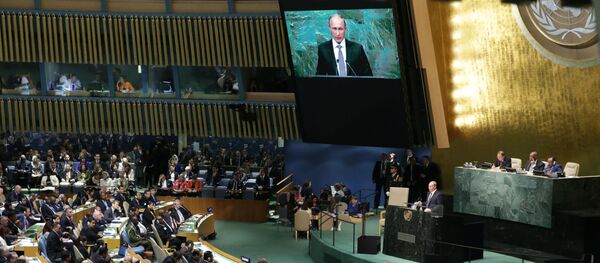 Президент России Владимир Путин выступает на пленарном заседании 70-й сессии Генеральной Ассамблеи ООН в Нью-Йорке, 2015 год - 俄羅斯衛星通訊社