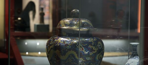 在法国阁楼上发现的中国花瓶在拍卖会上被以创纪录的1600万欧元售出 - 俄罗斯卫星通讯社