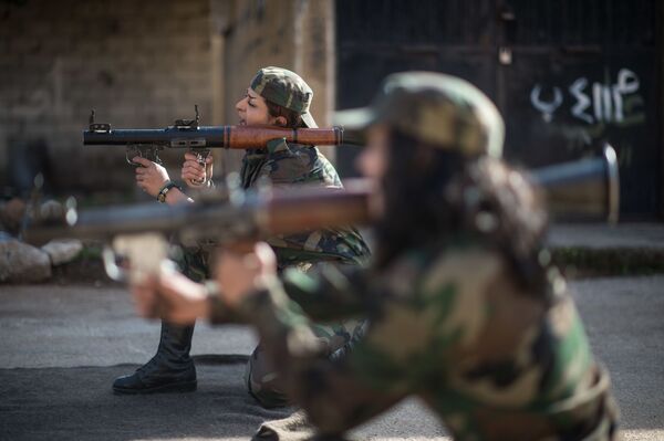 叙利亚志愿兵在大马士革郊区的第130训练大队上课 - 俄罗斯卫星通讯社
