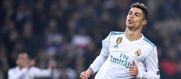 巴黎足球俱乐部后卫擤鼻涕后用手摸罗纳尔多的足球衫  - 俄罗斯卫星通讯社