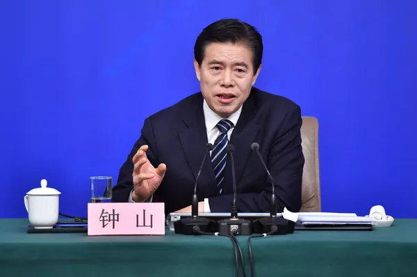 中美貿易戰或引發全球性金融災難,中國商務部部長鍾山表示。他說,中國不會主動發起貿易戰,相反,我們同華盛頓還會繼續談。然而如果貿易戰不可避免,我們能夠應對任何挑戰,堅決捍衛國家和人民利益,中國商務部部長強調。 中美貿易戰或引發全球性金融災難,中國商務部部長鍾山表示。他說,中國不會主動發起貿易戰,相反,我們同華盛頓還會繼續談。然而如果貿易戰不可避免,我們能夠應對任何挑戰,堅決捍衛國家和人民利益,中國商務部部長強調。 - 俄羅斯衛星通訊社