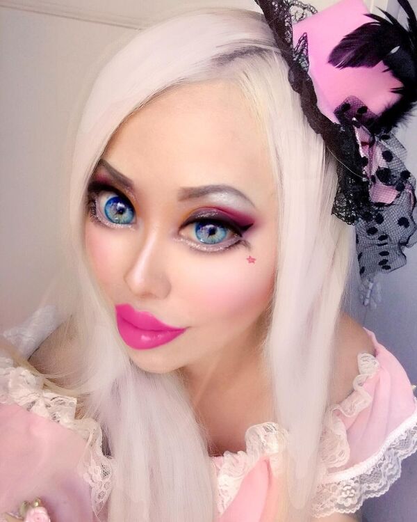 美国女子为成为“芭比娃娃”做整容手术  - 俄罗斯卫星通讯社