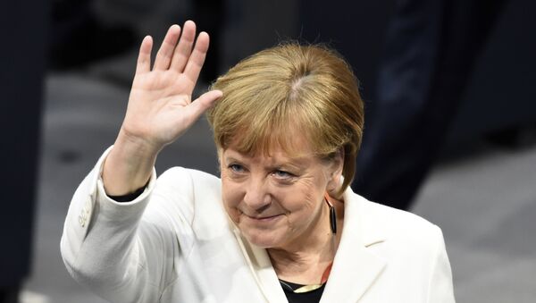German Chancellor Angela Merkel waves when Germany's parliament Bundestag meets to elect Angela Merkel for a fourth term as chancellor - 俄羅斯衛星通訊社