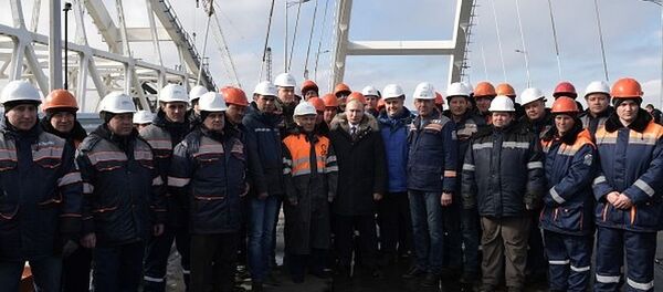 俄羅斯總統普京對工人表示感謝 (克里米亞大橋公路部分) 俄羅斯總統普京對工人表示感謝 (克里米亞大橋公路部分) - 俄羅斯衛星通訊社