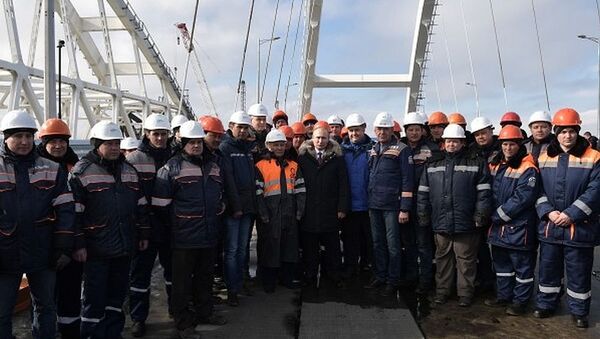 俄羅斯總統普京對工人表示感謝 (克里米亞大橋公路部分) - 俄羅斯衛星通訊社