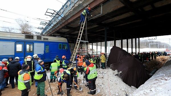 莫斯科东北部发生电气火车与拖拉机相撞事故 - 俄罗斯卫星通讯社