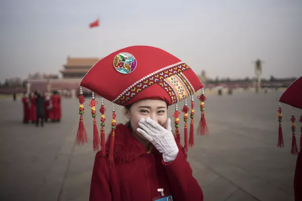 第十三屆全國人民代表大會開幕式上的姑娘們。 第十三屆全國人民代表大會開幕式上的姑娘們。