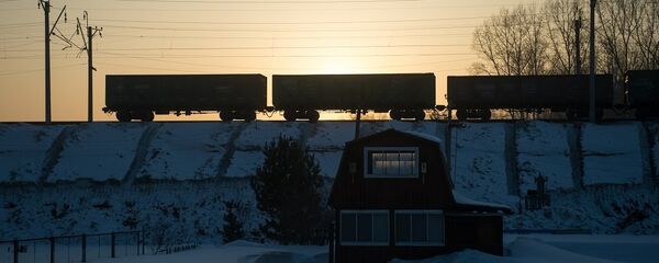 俄彼尔姆边疆区货运列车脱轨200米枕木受损 - 俄罗斯卫星通讯社