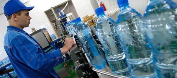 科學家：每升瓶裝水中有325個塑料微粒 - 俄羅斯衛星通訊社