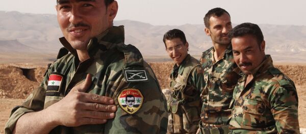 被解放了的叙利亚城市的居民排队去当兵 被解放了的叙利亚城市的居民排队去当兵 - 俄罗斯卫星通讯社