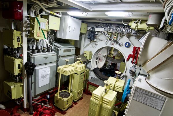 在“诺沃罗西斯克”鱼雷甲板上，可以放下所有水雷、鱼雷和可以消灭海上和地面目标的“克拉布”(Caliber)巡航导弹。 - 俄罗斯卫星通讯社