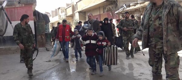 叙利亚总统阿萨德在东古塔地区亲自驾车 - 俄罗斯卫星通讯社