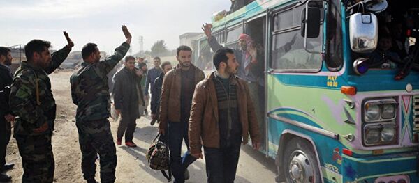 俄國防部：980多名武裝分子通過人道走廊離開東古塔阿比爾 - 俄羅斯衛星通訊社