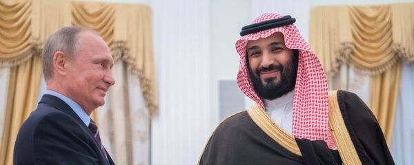 Президент РФ Владимир Путин и заместитель наследного принца и министр обороны Саудовской Аравии Мухаммад ибн Салман Аль Сауд - 俄罗斯卫星通讯社