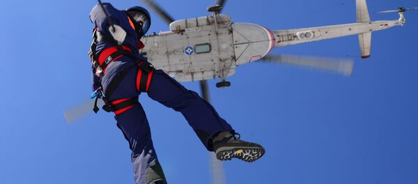 俄紧急情况部救援人员在哈巴罗夫斯克边疆区开展伞降集训 - 俄罗斯卫星通讯社