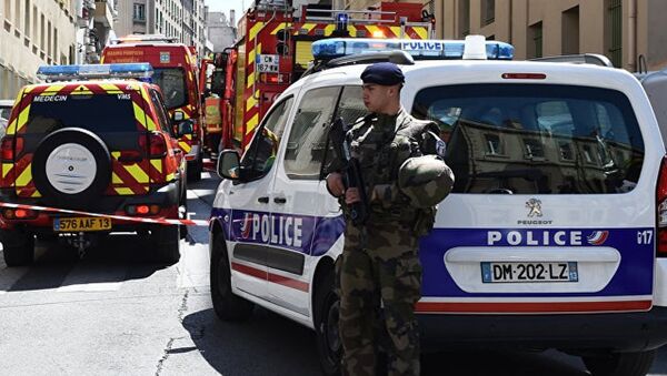 不明男子在法国卡尔卡松向特警开枪，导致1名特警受伤 - 俄罗斯卫星通讯社