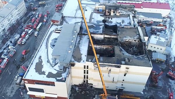 克麦罗沃曾遭受火灾的“冬季樱桃”购物中心被拆除 - 俄罗斯卫星通讯社