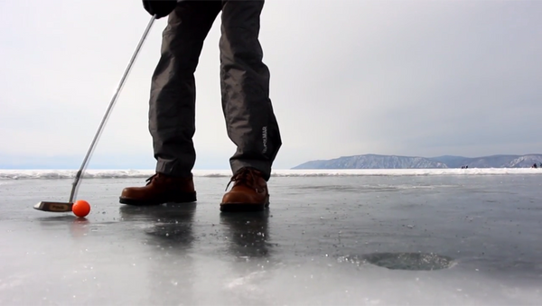 在貝加爾湖上正舉行國際冰上高爾夫球賽 - 俄羅斯衛星通訊社