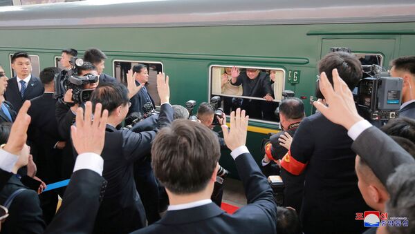 消息人士：金正恩乘坐的列车将于明晚抵达符拉迪沃斯托克 - 俄罗斯卫星通讯社