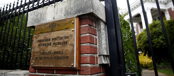 A sign at the gated entrance of the Consulate General of the Russian Federation in Seattle - 俄罗斯卫星通讯社