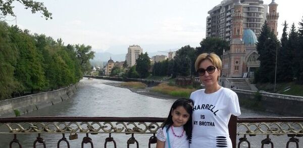 和女儿巴基玛特 - 俄罗斯卫星通讯社