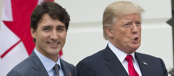US President Donald Trump (R) welcomes Canadian Prime Minister Justin Trudeau at the White House in Washington - 俄罗斯卫星通讯社