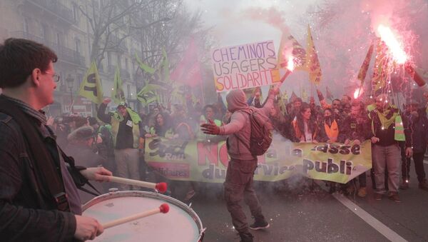 巴黎鐵路工人抗議改革 - 俄羅斯衛星通訊社