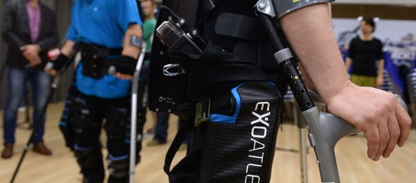 Экзоскелет для реабилитации ExoAtlet на шоу технологий Открытые инновации - 俄罗斯卫星通讯社