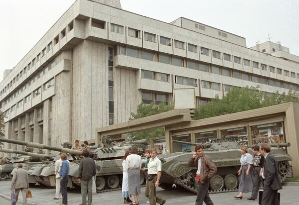 1991年8月莫斯科政变时的坦克 - 俄罗斯卫星通讯社