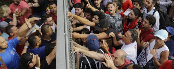 巴西前总统卢拉被捕后发生骚乱 至少8人受伤 - 俄罗斯卫星通讯社